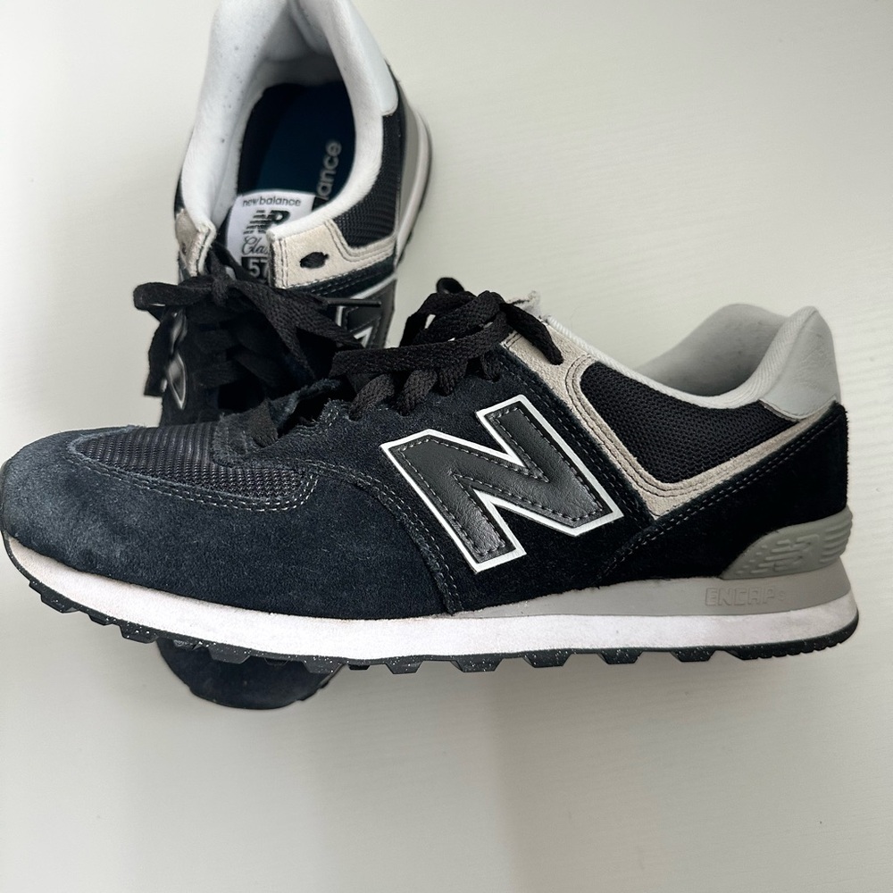 New Balance Men's Black and Gray Sneakers